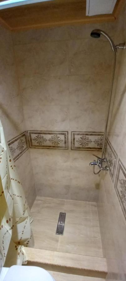 Serik & Geora Guesthouse 세반 외부 사진